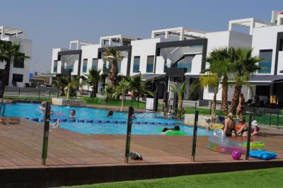 Bottenvåningslägenhet i Oasis Beach La Zenia 6 Nº 109 in España Casas