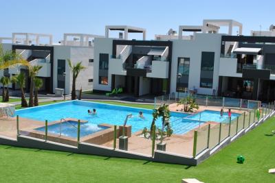 Bottenvåningslägenhet i Oasis Beach Punta Prima 8 Nº 039 in España Casas