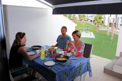 Oasis Beach El Raso 10076 | oasisbeachelraso.com in España Casas