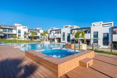 Jarðhæð íbúð í Oasis Beach Punta Prima 9 Nº 035 in España Casas