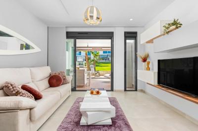 Jarðhæð íbúð í Oasis Beach Punta Prima 9 Nº 035 in España Casas